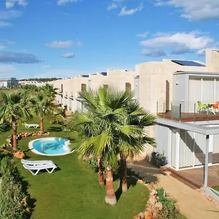 Apartment Facing The Pool