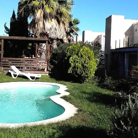 Facing The Pool * L' Escala